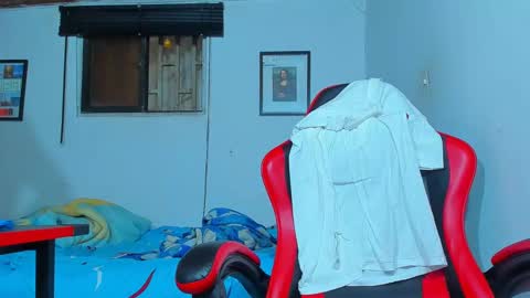 Snapshot of maxowens_oficial chatting on October 4, 7:33 pm MAX online show from October 4, 7:33 pm