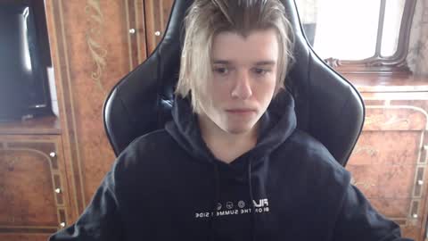 Max online show from December 5, 10:39 am