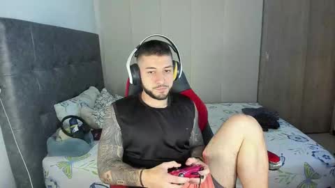 maxvibe_ online show from October 31, 11:05 pm