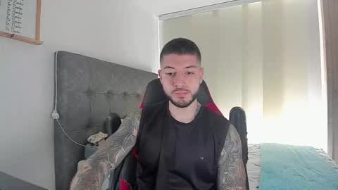 maxvibe_ online show from December 1, 3:32 pm