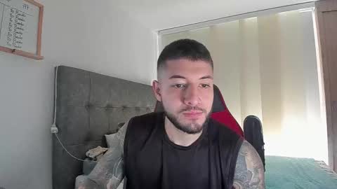 maxvibe_ online show from November 18, 2:42 pm