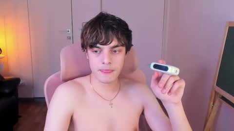 Max online show from March 8, 2:04 am