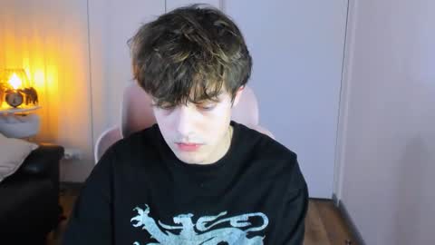 Max online show from March 17, 8:58 pm