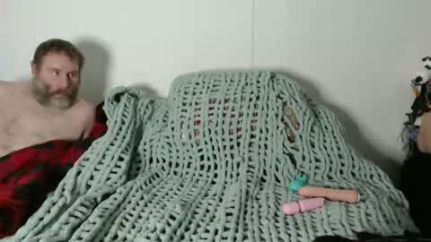 Snapshot of maxwellandpam chatting on October 26, 5:52 am Max and Pam Voyeur Cam online show from October 26, 5:52 am