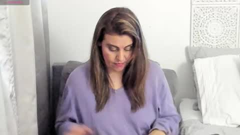 Victoria online show from November 20, 11:24 pm