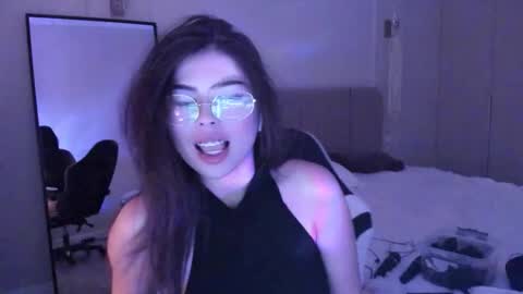 Mia online show from January 8, 4:18 am