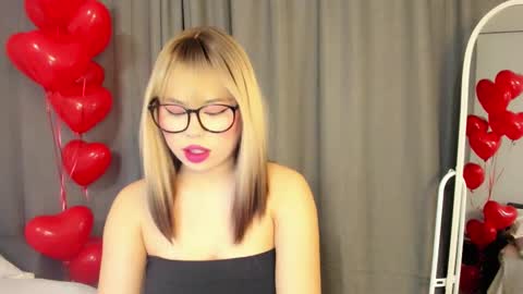 Snapshot of may_mia chatting on February 17, 10:38 pm Mia online show from February 17, 10:38 pm