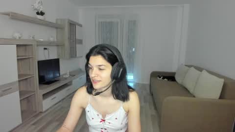 Maya online show from April 29, 5:30 pm