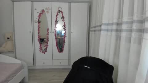 Maya online show from February 5, 3:32 am