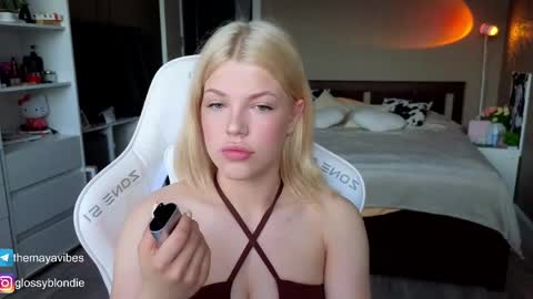 Maya online show from April 29, 3:22 am