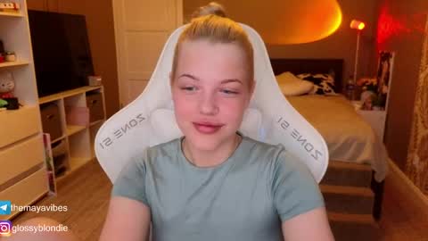 Maya online show from April 24, 3:19 am