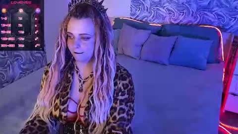 Maya Mils online show from July 3, 3:33 am