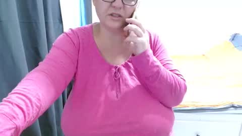 Snapshot of mayabbw50tits chatting on October 15, 5:54 am Maya online show from October 15, 5:54 am