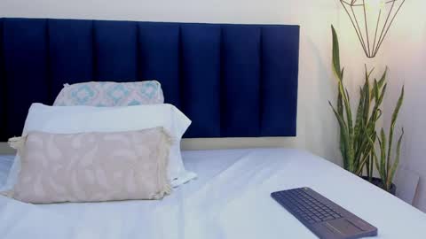 mayaevansmg online show from April 29, 12:21 pm