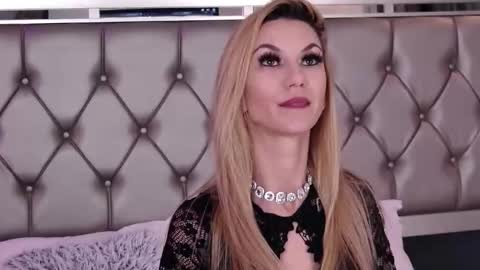 Maya online show from November 19, 12:15 pm