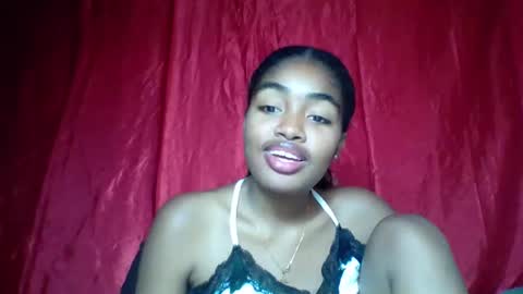 Snapshot of mayajadorelie chatting on October 19, 5:45 am charlesia online show from October 19, 5:45 am