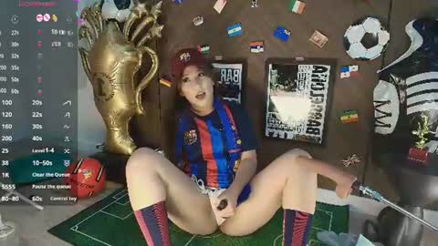 Mia online show from June 20, 2:45 pm