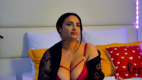 Maya online show from April 29, 8:02 pm
