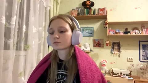 Snapshot of maybelleensminger chatting on September 25, 4:36 pm Lola online show from September 25, 4:36 pm