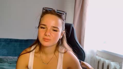 maybloom_ online show from August 1, 5:53 am