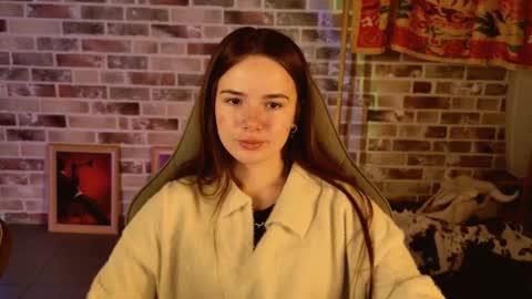 maybloom_ online show from January 13, 9:17 am