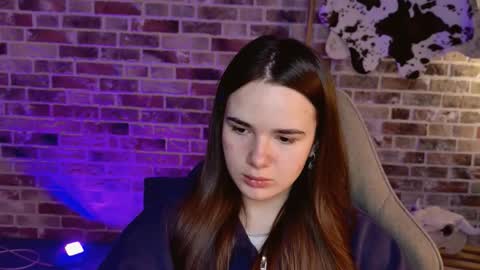 maybloom_ online show from February 4, 6:50 am