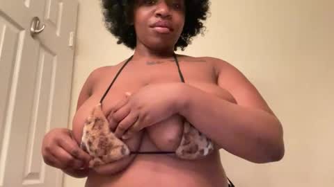 mayluvsu online show from March 13, 8:28 am