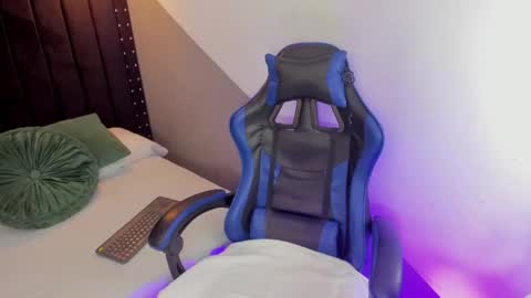 Mayu KIm online show from December 4, 5:45 pm