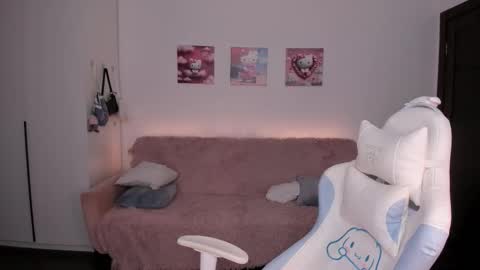 Snapshot of mayya_cuute chatting on October 10, 5:35 am Mila online show from October 10, 5:35 am