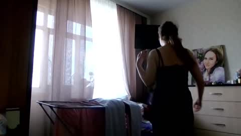 meadoweyes_ online show from October 23, 11:23 am