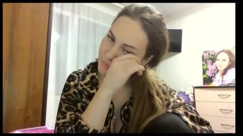 meadoweyes_ online show from November 30, 4:36 pm