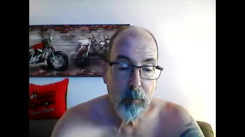 me at home online show from March 19, 6:46 pm