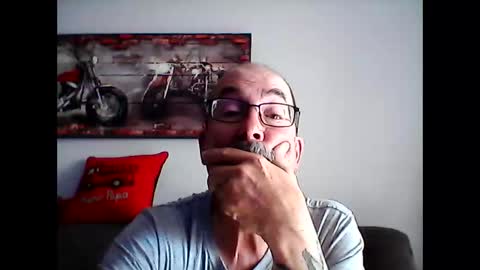 me at home online show from May 10, 12:33 pm
