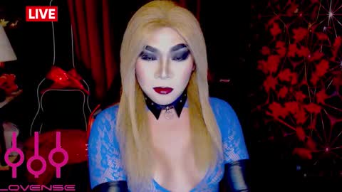 THE QUEEN ALPHA   Queen Medusa Prey online show from November 19, 10:19 pm