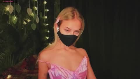 meeeewmeeeeow online show from November 27, 9:33 pm