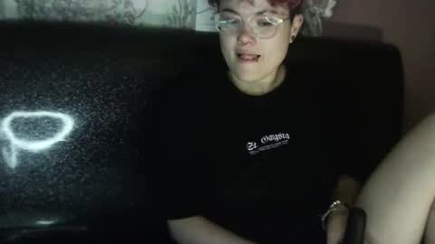 Snapshot of megan_coop3r_ chatting on December 22, 8:16 am Megan and sophi online show from December 22, 8:16 am