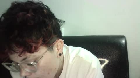 Snapshot of megan_coop3r_ chatting on February 17, 7:58 am Megan and sophi online show from February 17, 7:58 am