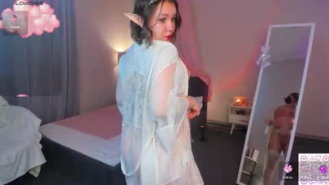 Megan Nelson online show from September 18, 12:09 pm