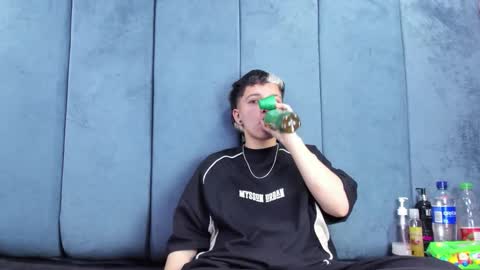 megan_thompsonn_ online show from April 24, 2:35 am
