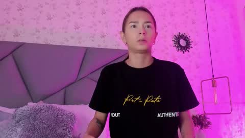 meganandtayler online show from November 18, 11:46 am