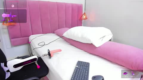 Megan  online show from November 4, 8:10 pm