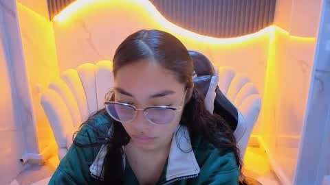 Megan online show from December 15, 7:43 pm