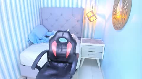 M E G A N  online show from February 14, 3:47 pm