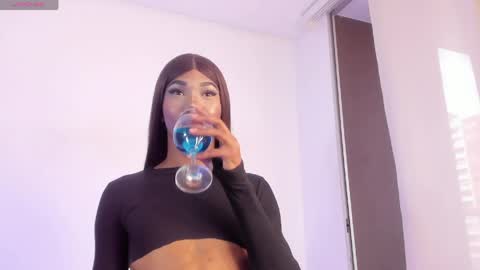 meghanallen_ online show from April 24, 10:01 pm