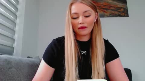 Melania online show from May 9, 11:38 am
