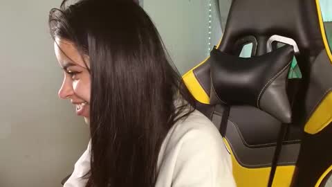 MELANI online show from November 11, 8:55 pm