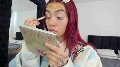 Melanie roux  online show from April 23, 12:40 pm
