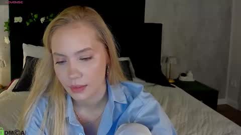 Melanie online show from November 21, 1:36 am