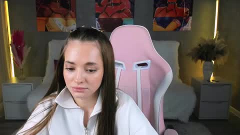 MelanieAlves online show from April 30, 5:40 pm