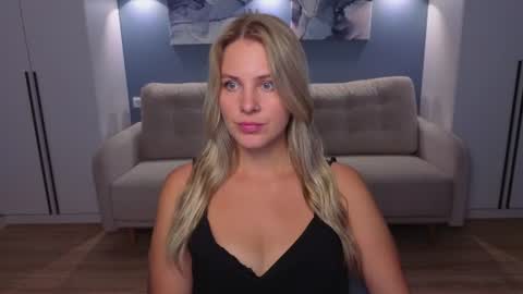 Melanie Bennett online show from August 3, 9:15 am